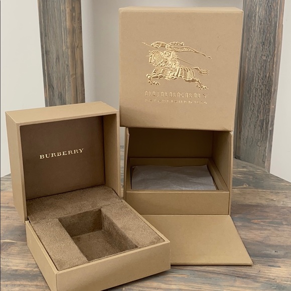 2/$40 Burberry case authentic includes certificate book - Picture 2 of 10